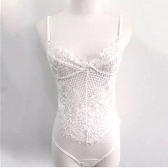 🌷Sale! Gorgeous Eyelash Lace Bodysuit- White - Picture 5 of 5